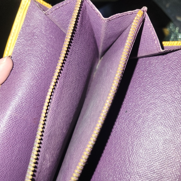 Louis Viutton Yellow Epi Wallet - Picture 3 of 4